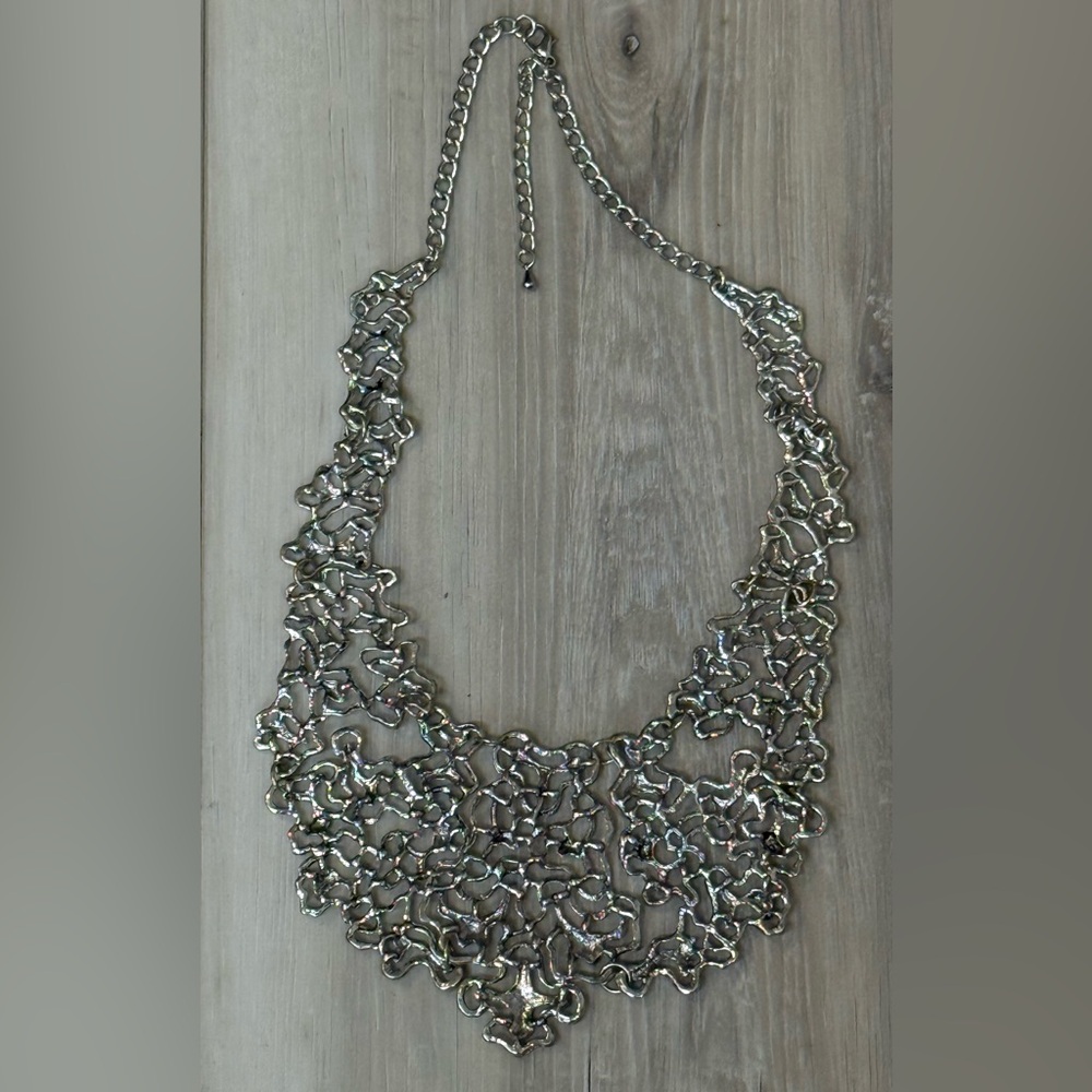 NWOT! Elegant Metal Silver Tone Chunky Necklace